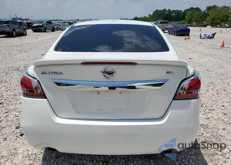 2015 Nissan Altima 2.5 z USA, uszkodzony, nr VIN 1N4AL3AP2FN899406